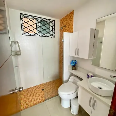 Apartamento Al-4 Frente Al Mar Con Balcon Aire Acondicionado Y Wifi *